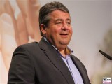 Sigmar Gabriel Gesicht face Kopf Laecheln BM Promi Redner Programmkonferenz Europa SPD Berlin Gasometer Berichterstatter
