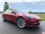 Tesla Model 3 Dual Motor Performance rot rechte Seite PresseFoto Elektromobilitaet Berichterstattung