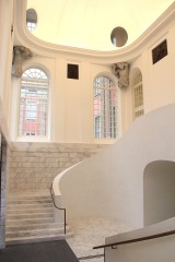 Treppenhaus Stadtschloss Potsdam links Vestibuel Marmortreppe Haupteingang weisser Marmor Fußboden