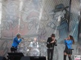 Udo-Lindenberg-frontal-buehne singt-mit Brille-Promi-Panik-Rocker-Waldbuehne-Arena-Berlin-Berichterstatter