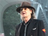 Udo-Lindenberg-links-traeumt-ohne Brille-Promi-Panik-Rocker-Waldbuehne-Arena-Berlin-Berichterstatter