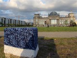 Urban Guerilla Knitting Woll Graffiti Reichstag Bundestag